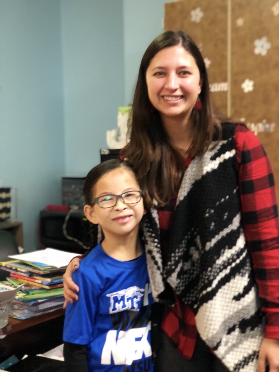 tamalamara1's tweet photo. Thank you @drmatthewnelson @KimMountjoy #MsJanis for helping my girl educate classmates about #Nystagmus #mnpsvisionservices @EERocks_MNPS π https://t.co/2pUuxXd2M0