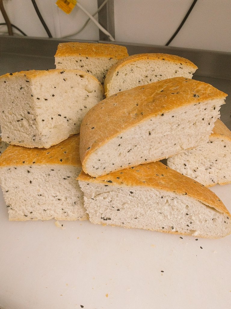 CheffyKate's tweet photo. Hot out the oven nigella seed bread. Simple but delish https://t.co/oXOsJJuNQs