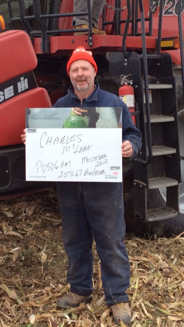 SantoChad's tweet photo. @DuPontPioneer #corn making people smile #P0506AM https://t.co/Bh1r85x5nx