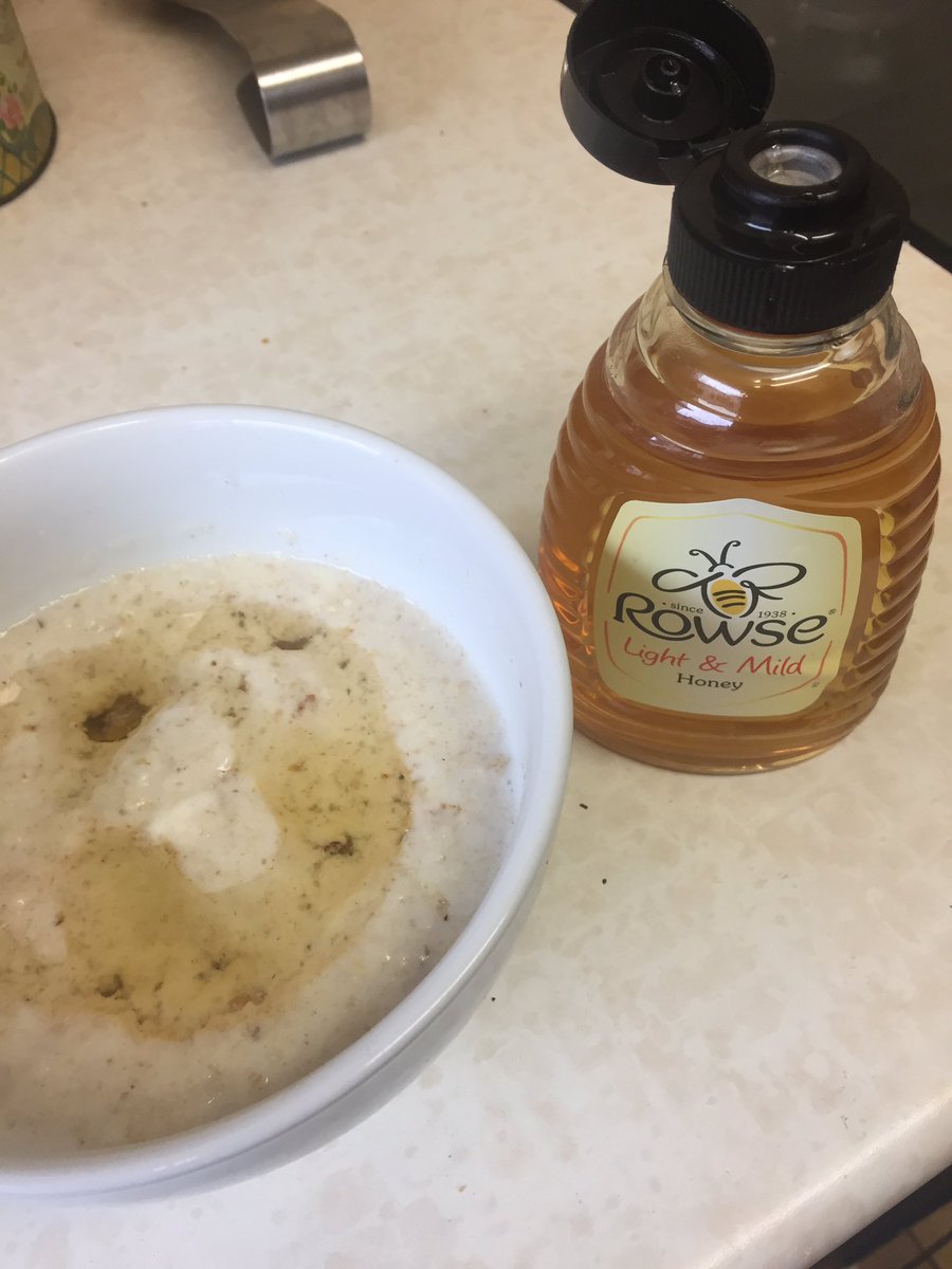 StrictlyMyles's tweet photo. Those @rowsehoney Bears have encouraged me to get my oats out #threebears #RowseThreeBears https://t.co/g1QmJPHV2k