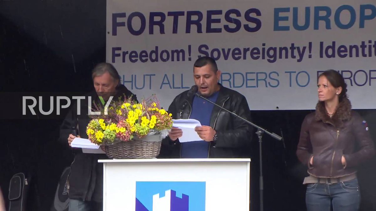 SvenIsHell's tweet photo. Bulgarische Flüchtlingsjäger zu Gast bei #Festerling/s "Fortress Europe"-Hetz-VA in #Dresden
#recherche #nofesterling #dd0310 https://t.co/ImJ8rgCG9D