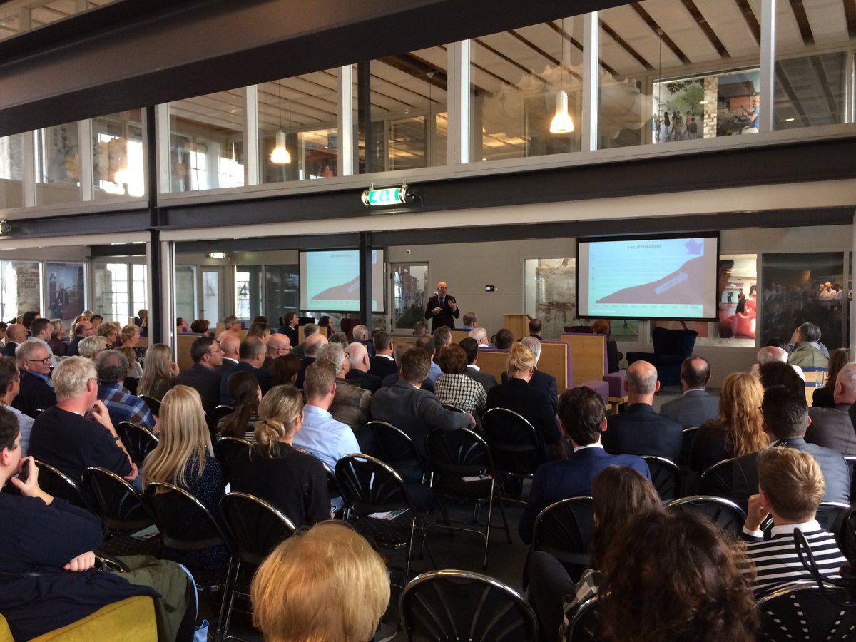 JohnPlum4's tweet photo. Geweldige presentatie Demografie door @JanLatten    @wonenlimburg https://t.co/UNKwzffqwu