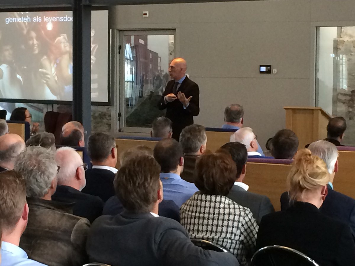 JohnPlum4's tweet photo. Geweldige presentatie Demografie door @JanLatten    @wonenlimburg https://t.co/UNKwzffqwu