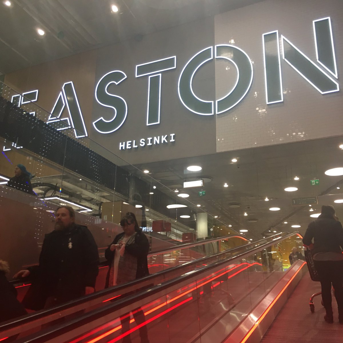 LiisaVall's tweet photo. Vihdoinkin täällä! #easton #kcm https://t.co/jZDwF5egbe