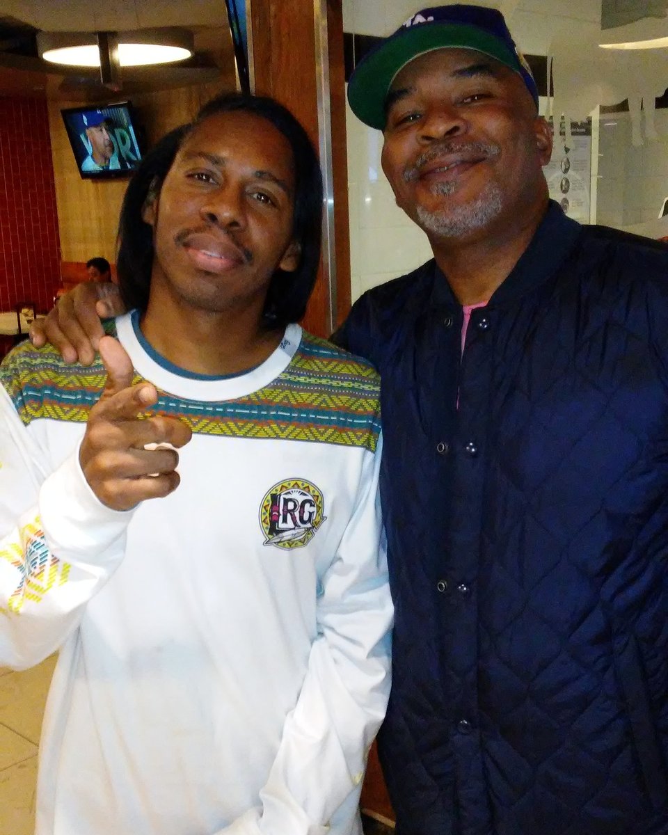 TommyWrightIII's tweet photo. Hanging with one of my favorite comedians ever ! #DavidAllenGrier #twosnapsup #Revlonnielove #Inlivingcolor & he mad his Baseball team lost. https://t.co/8gqwA8mOb6