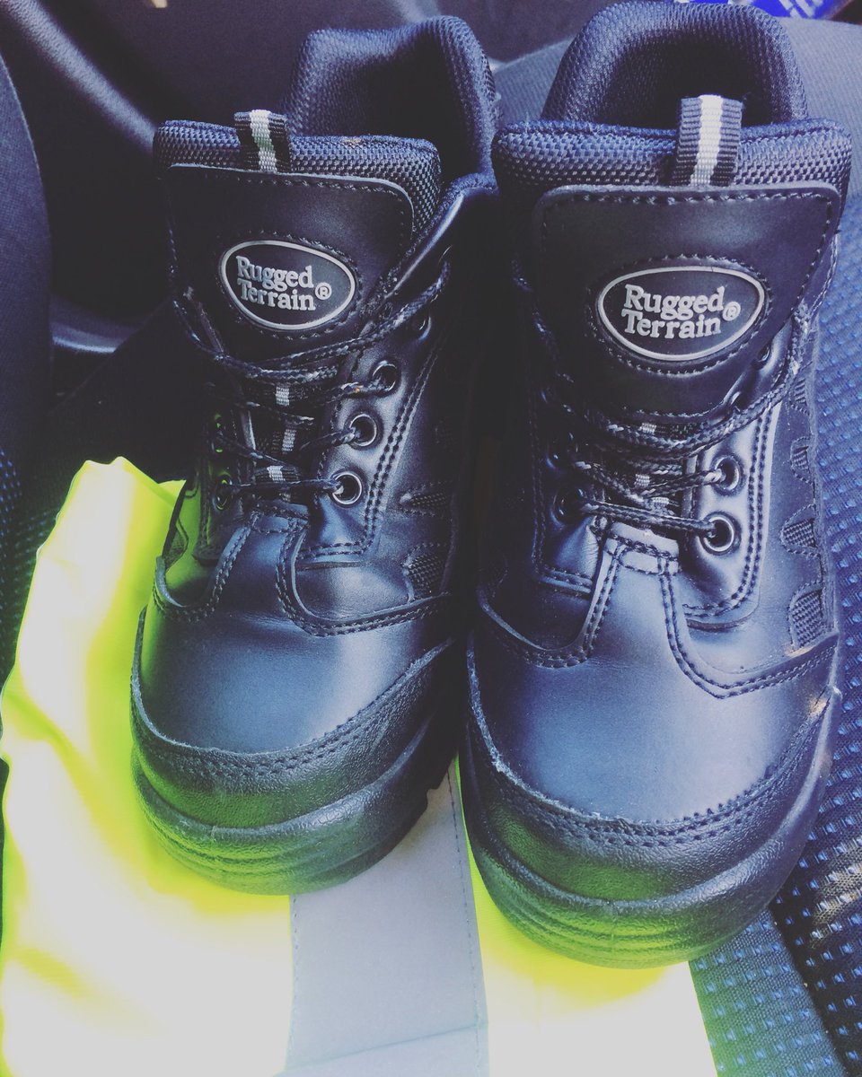 Temp <a href="/EsteeLauder/">Estée Lauder</a> #SafetyFirst I could work my way up.. I’m thinking maybe ELVlogger <a href="/EsteeCareersUK/">EstéeLauderCareersUK</a> Available to start ASAP😮#takeachance 😍