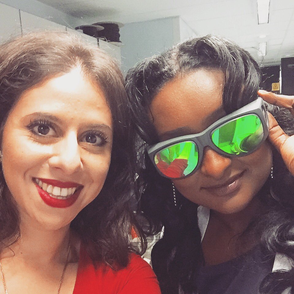 girl_in_physics's tweet photo. Maha from @BritishMuslimTV was learning about my research project on the Mighty MAGPIE machine !🐧☀️⚡️#LabAstro #WomenInPhysics https://t.co/T2B7xi2rnE