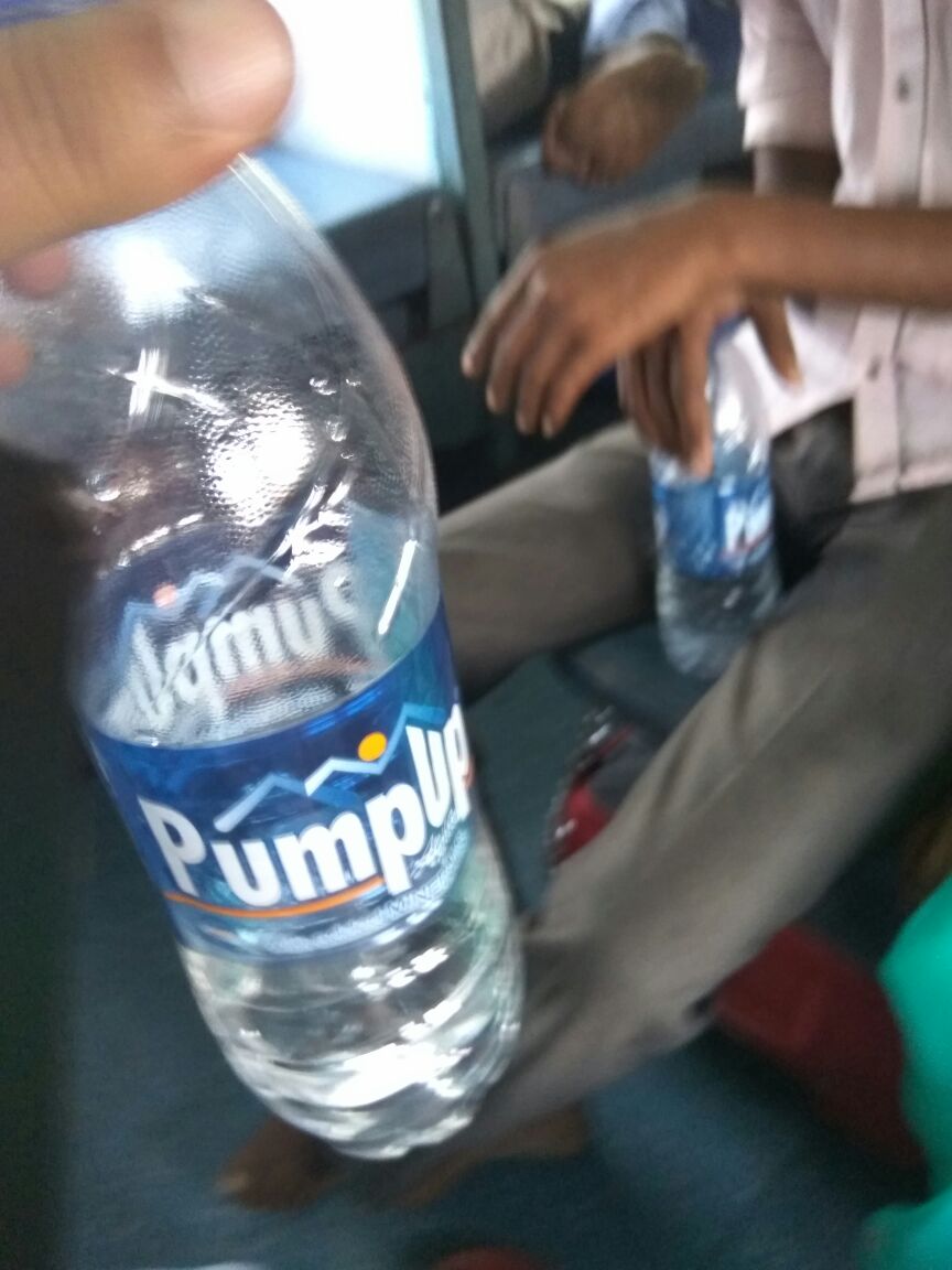 AjanjP's tweet photo. @PiyushGoyalOffc LTT BSB SUP EXP ट्रेन नं. 12165 बोगी S/4 यात्रीयों से रेल नीर का डबल पैसा लिया जा रहा है। भारतीय रेल कार्यवाही का कष्ट करे। https://t.co/wY8JXCNKgy