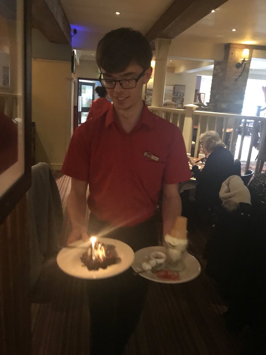 Our mac wishing a special guest a happy birthday @castlelake1 this lunch <a href="/WeAreSUGM/">WeAreSUGM</a>