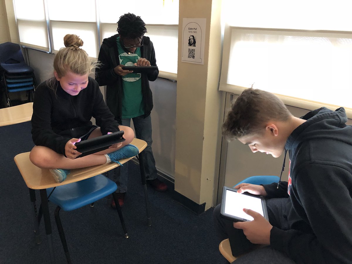 MadameTesoro's tweet photo. Père Lachaise gallery walk today in French class! ⚜️#fourthhour #Toussaint #westisbest @CPSWL @DrVpine @CPSAVID https://t.co/aVjawb5Xjz