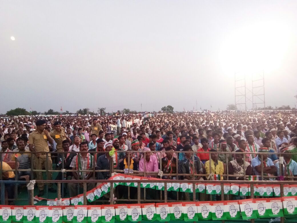 ashokgehlot51's tweet photo. During Adhikar Aakrosh Rally in NanaPandha, South Gujarat..
#IAmGujaratIAmCongress #NavsarJanYatra https://t.co/XNFqGVuqY4