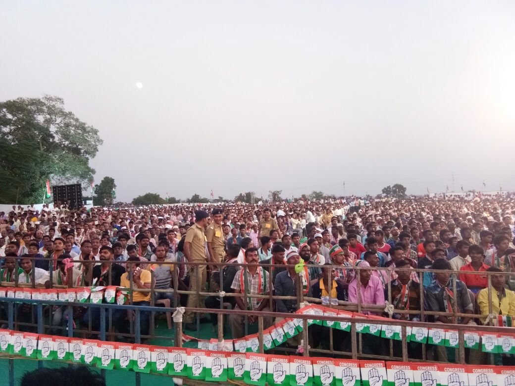During Adhikar Aakrosh Rally in NanaPandha, South Gujarat..
#IAmGujaratIAmCongress #NavsarJanYatra