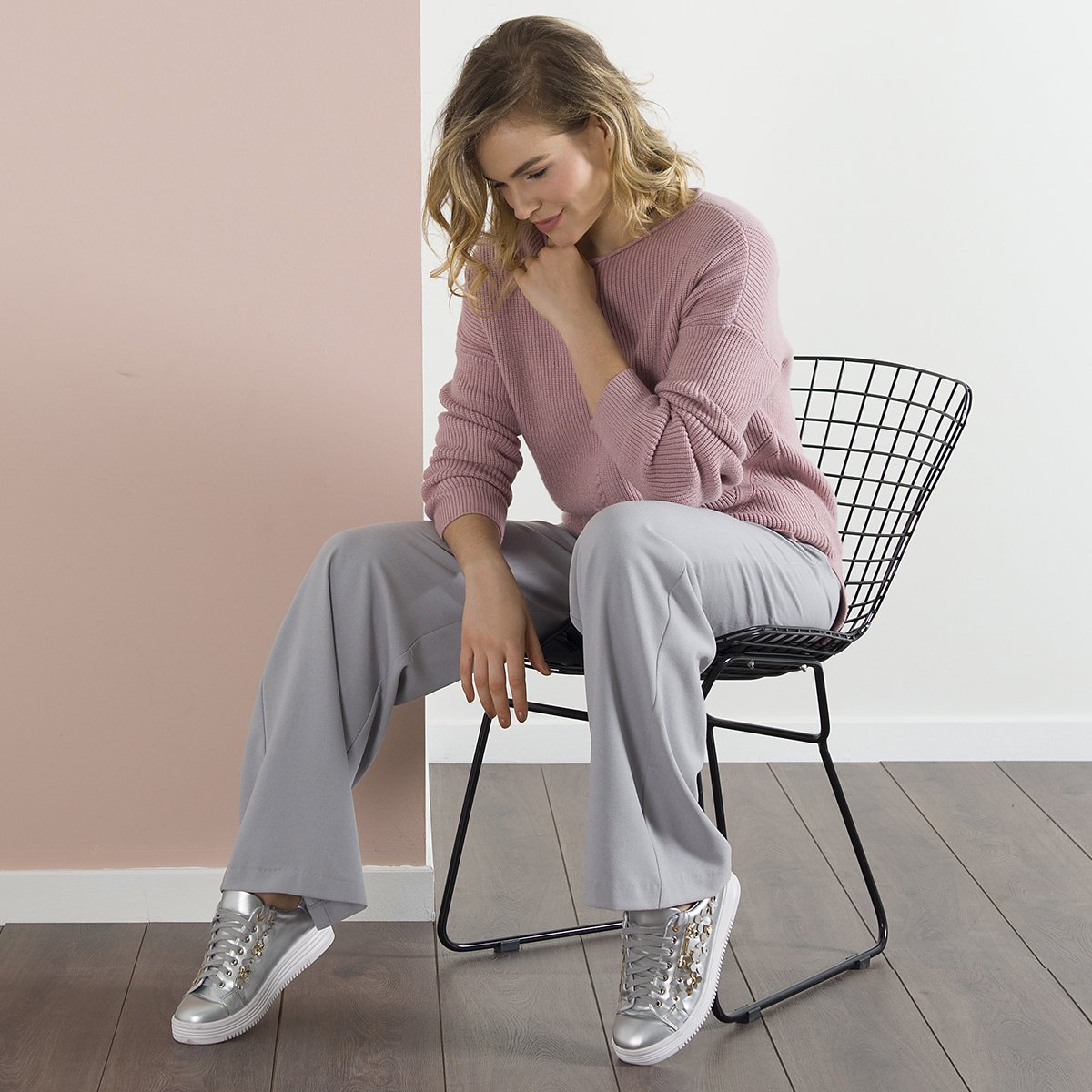 Axel_Accessorie's tweet photo. Meet the trends that will define your #AW1718 wardrobe! #Axel 
 Top: https://t.co/GAKSlC3U3B -  Trousers: https://t.co/gWZeksy7da https://t.co/SqaAWcSUDf