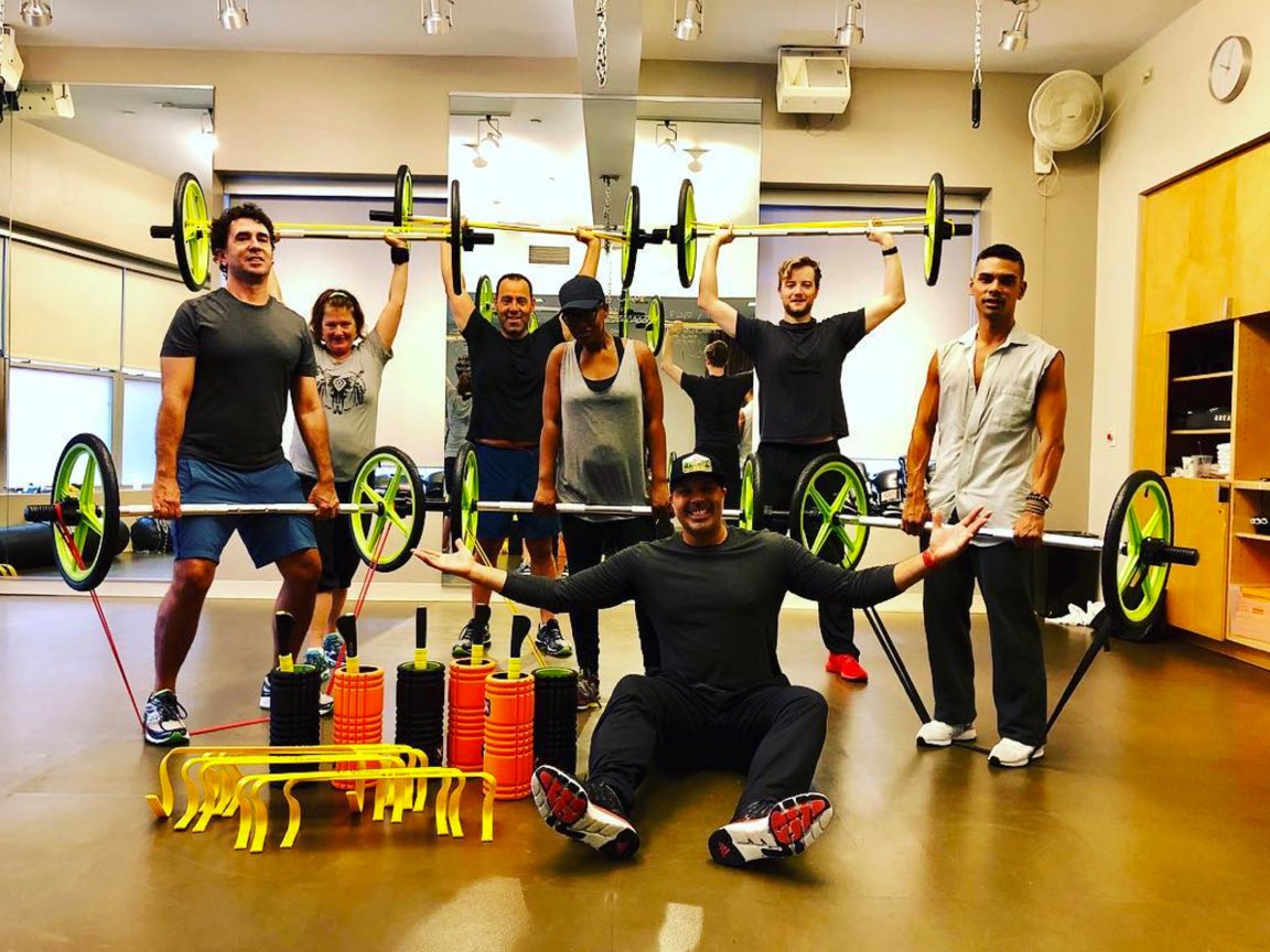 axleworkout's tweet photo. Who’s kicking the new month off strong with us? Let’s #raisethebar. 📸: @mrluiscornier https://t.co/Lg2xN9xpX6