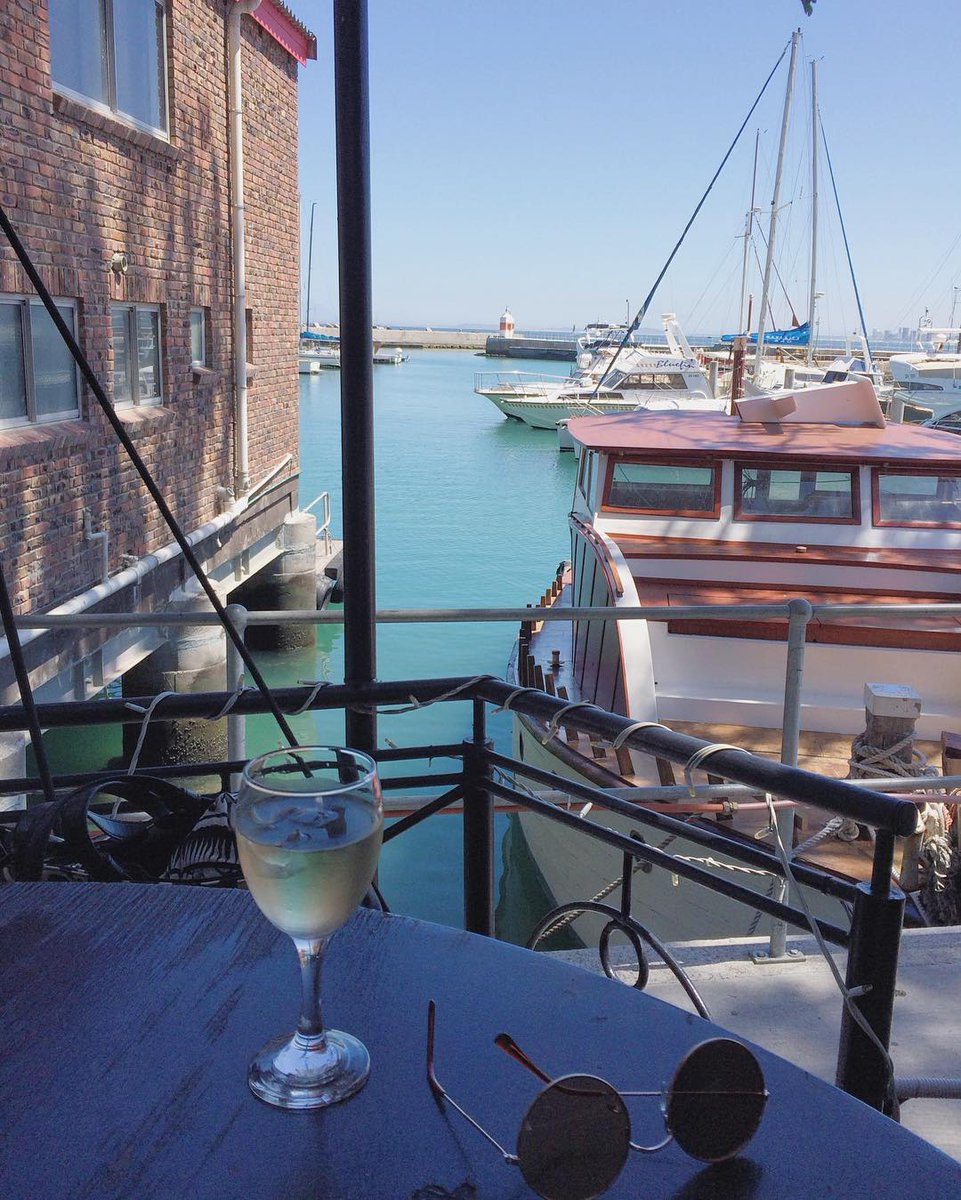 lovecapetown's tweet photo. SUNDOWNER SPOT OF THE WEEK🍻Enjoy a beautiful view when you visit The Thirsty Oyster Tavern in Gordon's Bay! Pic via https://t.co/aMcof7UcjX https://t.co/mc6ZBBVre5