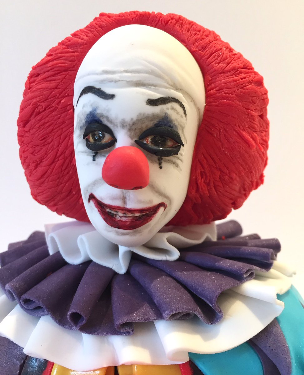 shapecake's tweet photo. Who missed #Pennywise on FB this Halloween? Just out to #spook you! #stephenkingIT #pennywise #pennywisecake #clowncake #ITcake https://t.co/nXTxUSajMz