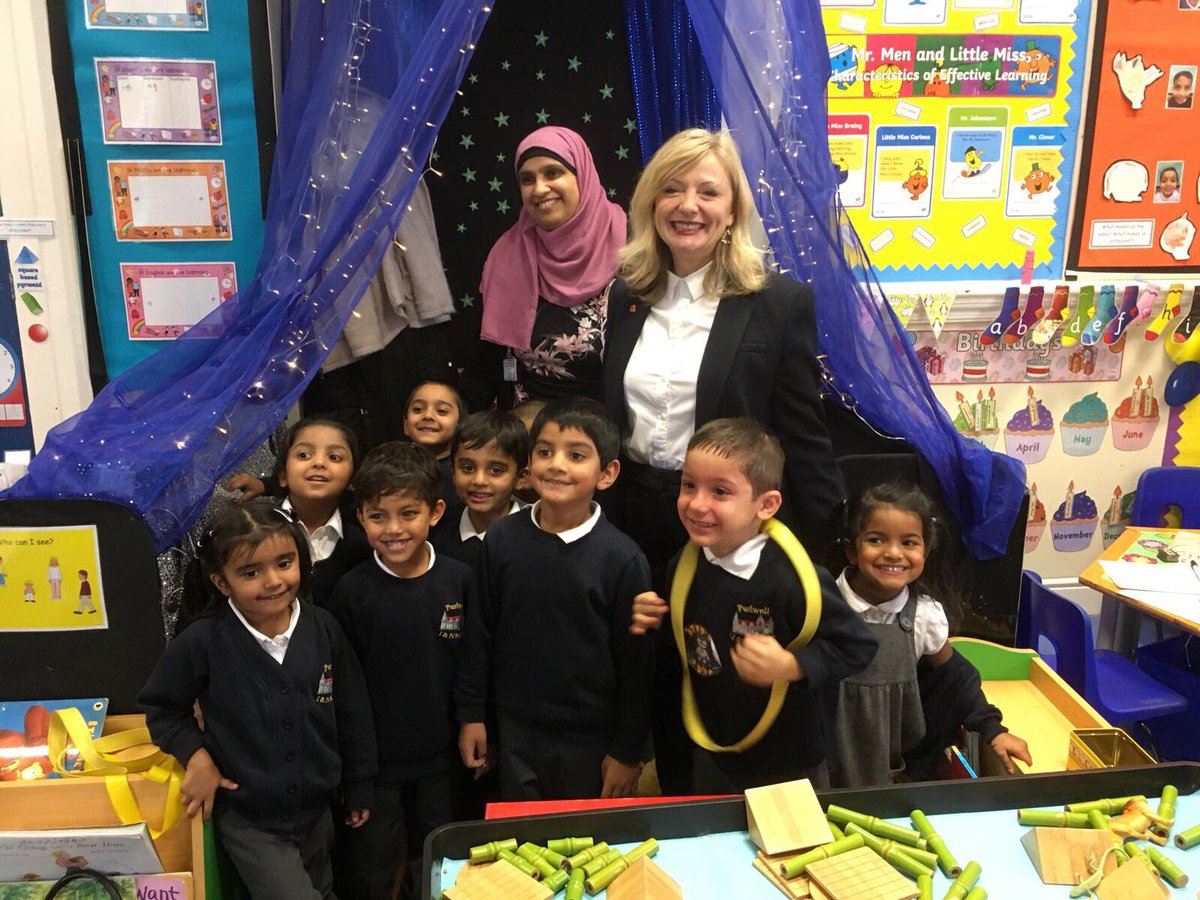 TracyBrabin's tweet photo. Talking #30hrs #socialmobility #nurseryclasses at fab parent drop in with Headteacher Mrs Nazam and beautiful bright children @lunat_k https://t.co/2EYDIkZhsW