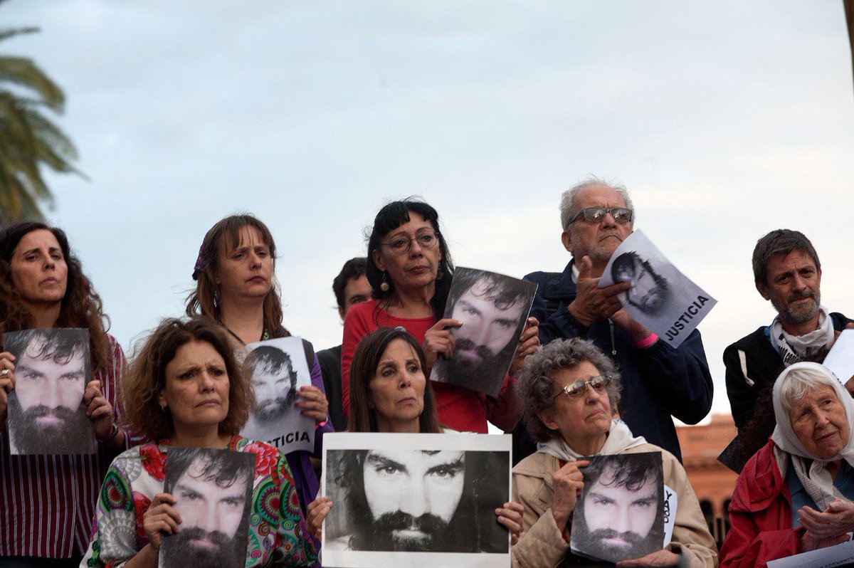 LaNegraVerdu's tweet photo. Ayer en Plaza de Mayo, con el EMVyJ, mientras Sergio Maldonado denunciaba el festival de canalladas de los medios hegemónicos y el gobierno. https://t.co/NWOXD3uW9D
