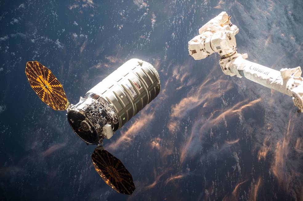 JPWonline's tweet photo. ¿Sabías que hoy hace 17 años la primera tripulación permanente se instaló en la ISS? #iss #aniversario #estacion #espacial #historia #astro https://t.co/aGO18AY0VF