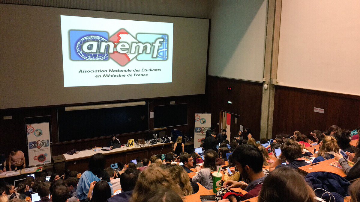 julieclln's tweet photo. Début du WER De Marseille ! La @Corpomedtours est présente pour représenter la @FacmedTours 👩⚕️👨⚕️ #WER17 @ANEMF https://t.co/Qmj4sgyTbg