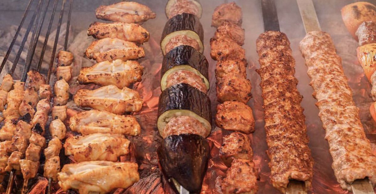 HepsiKebap's tweet photo. Bu fotoğrafta akşam yemeğinde ne yiyeceğine karar veremeyenlere gelsin 😉 https://t.co/86mviFphyT