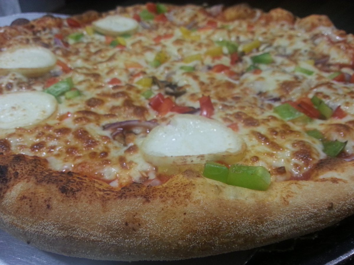 arisstique's tweet photo. BismiLlah ! #pizzeria #tiptop #mitryMorry #diffaPizza https://t.co/BKiawJIQDE