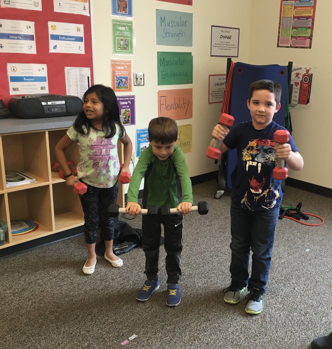 Mrs_Hansmann's tweet photo. Workin’ on our fitness! #2ndgrade #bsdpe https://t.co/39k9HifVbn