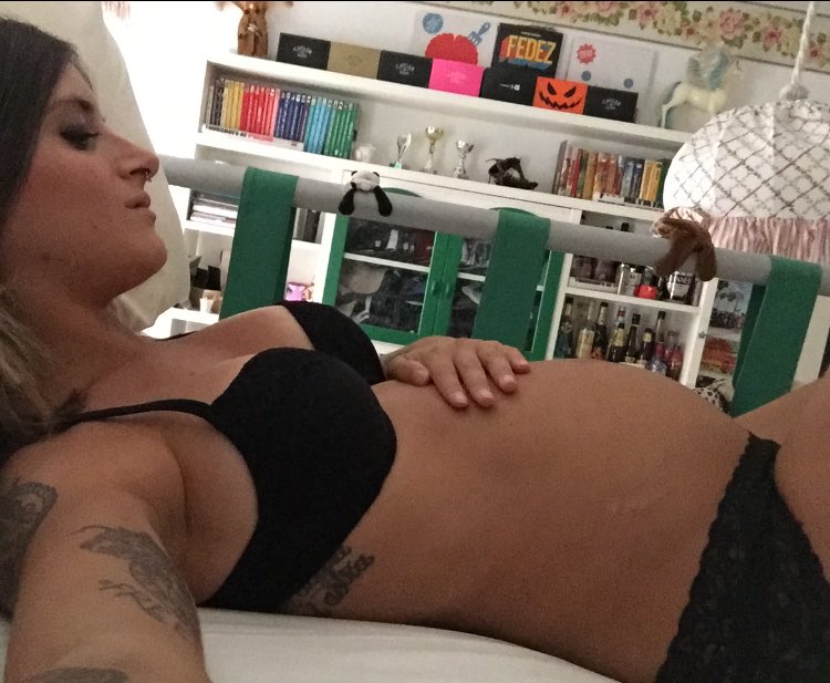 vale91special's tweet photo. 3 mese di gravidanza 🤰🏼 https://t.co/8Z1B51tJF0
