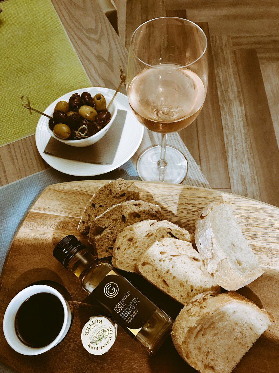AffinityMagz's tweet image. Looking forward to enjoying the culinary delights of  luxury country hotel @Tewkesburypark #wine #dine #rusticbread #olives #luxurylifestyle