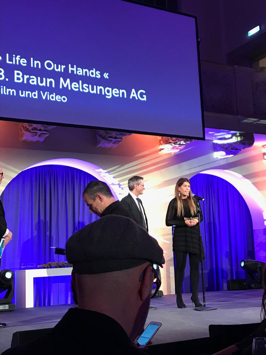 bridget_berlin's tweet photo. Die netten Tischnachbarn haben Gold in der Kategorie Film #econaward herzlichen Glückwunsch! https://t.co/8ErQ7vDvi9