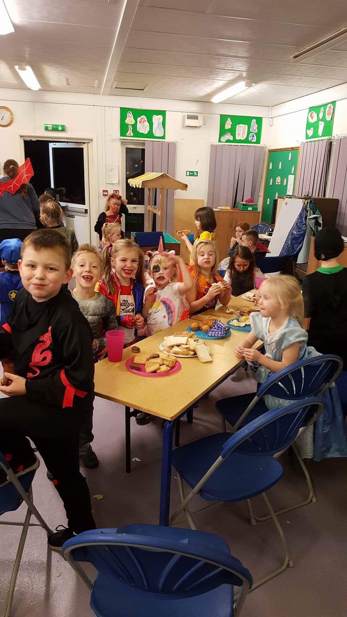 SubYouthClub's tweet photo. Juniors Halloween party went very well tonight ☺🎃👻 some amazing costumes 👍 https://t.co/NM4g8ZfQJH