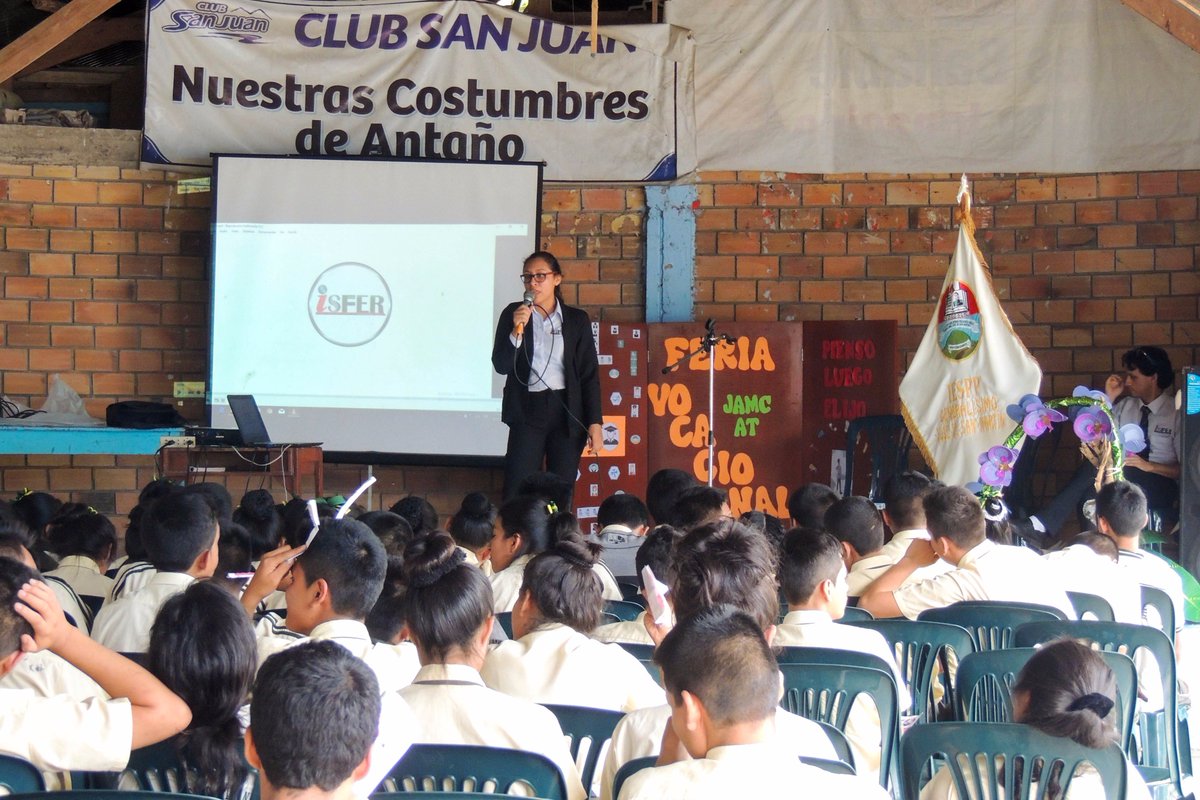 isferoficial's tweet photo. El #ISFER estuvo presente en las charlas vocacionales para los alumnos de Quinto Año de Secundaria del colegio "Áreas Técnicas". https://t.co/rlFsWTV0wP