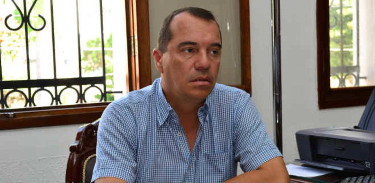 ElNacionalWeb's tweet photo. Omar Lares: el alcalde venezolano desempleado y exiliado en Cúcuta | Por: @PicoLuis01 https://t.co/zxPMXS1UQy  https://t.co/OsAQKaeOxx