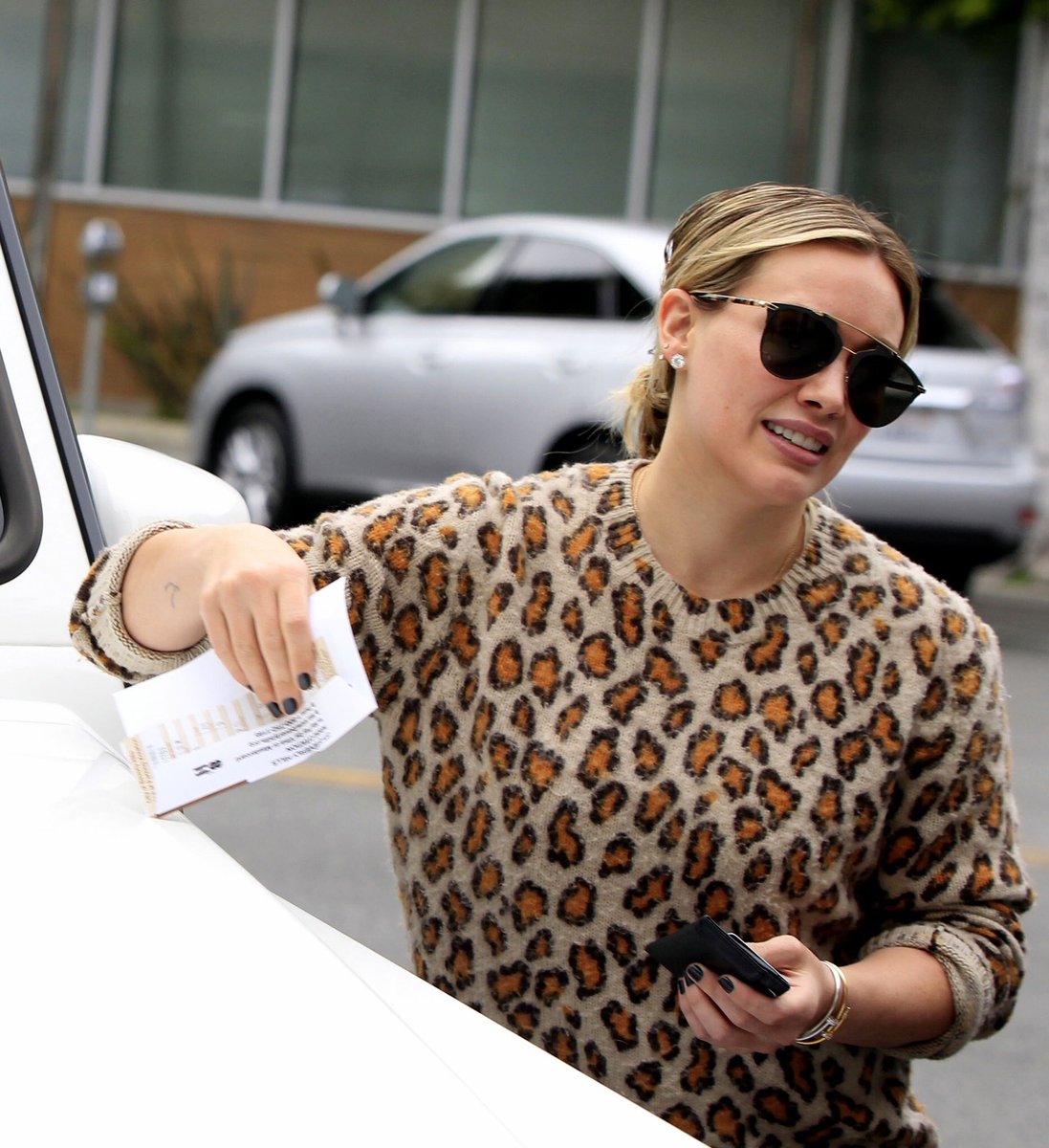 jasonlxndr's tweet photo. Hilary Duff continuously getting parking tickets is a mood https://t.co/MHjtFRBlIL