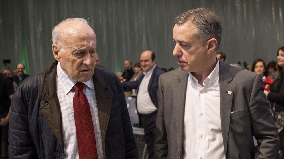 LaVanguardia's tweet photo. El PNV dice que es “totalmente desproporcionado” y pide el cese del fiscal general https://t.co/eWBQtIOIkt https://t.co/0OBSD3uOiK