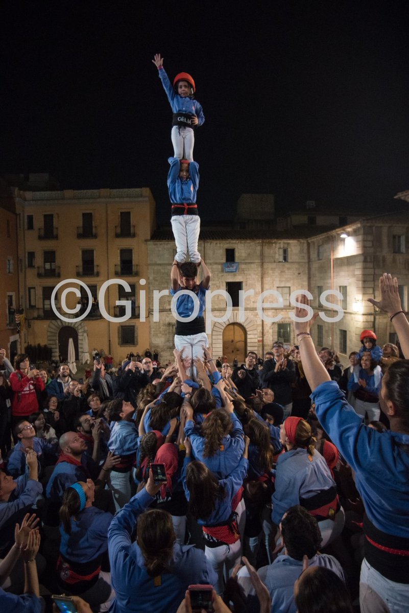 GiroPress's tweet photo. Emoció a flor de pell!! Felicitats @Marrecs!! #TracaFinal #FiresGirona @girona_cat @ViladeSalt @CanalMarrec https://t.co/zgX7Pzg5my