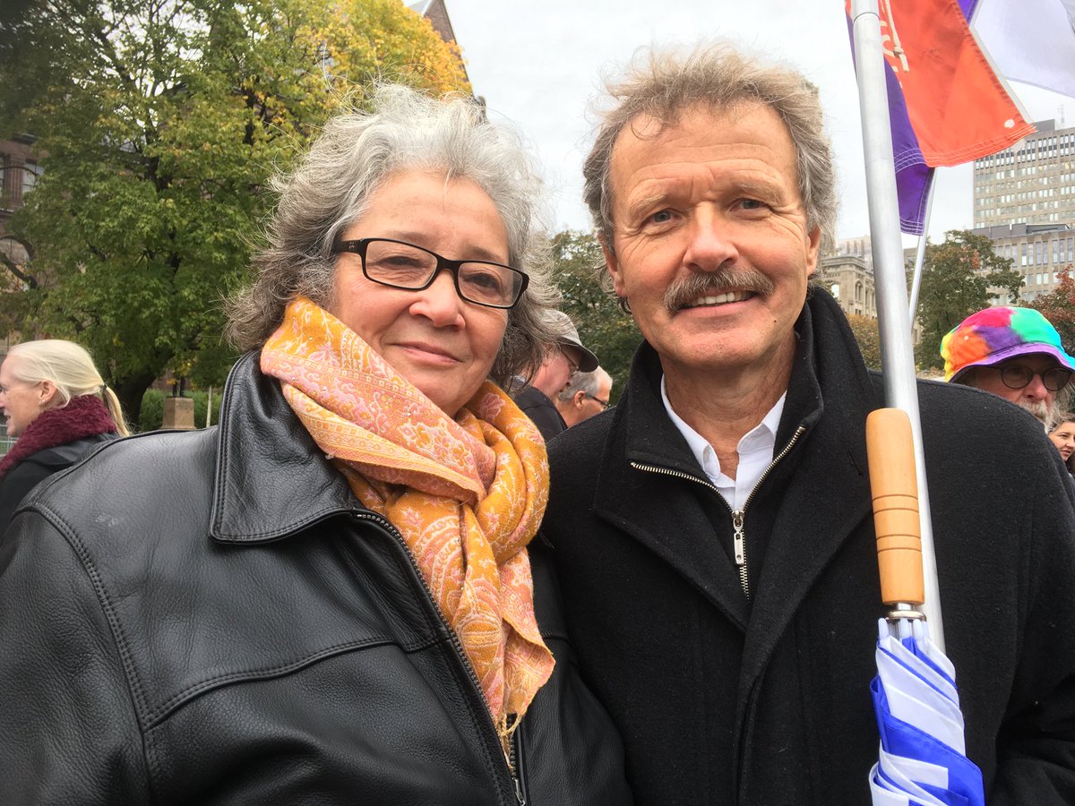 DMLafortune's tweet photo. #OPSEUStrike #Old friends in the struggle #JohnCartwright #MamaD A carpenter &amp; a musician #still crazy 4 justice after all these years! 🎶🎵 https://t.co/w7gMu3SgYZ
