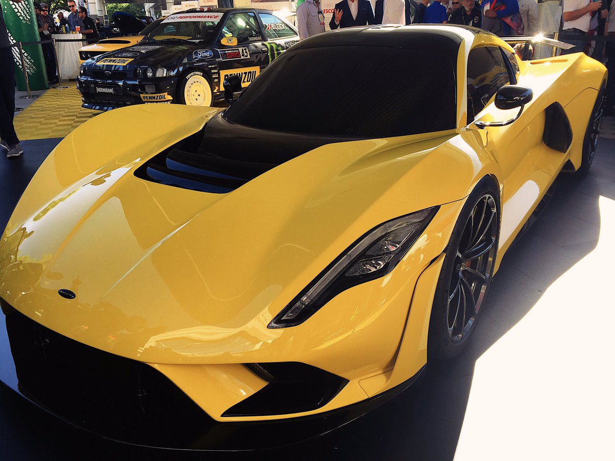 MotorTrend's tweet photo. After months of teasers, the Hennessey Venom F5 has debuted at the 2017 @SEMASHOW packing more than 1,600 hp! https://t.co/0pVgBuo4Rz