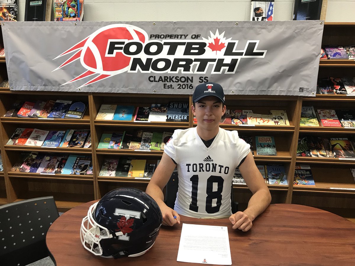 clarksoncharger's tweet photo. Congrats to Chris MacLean heading to University of Toronto @UofTBluesFB #officialsigning @FootBallNorthca https://t.co/iOfiR40rrF