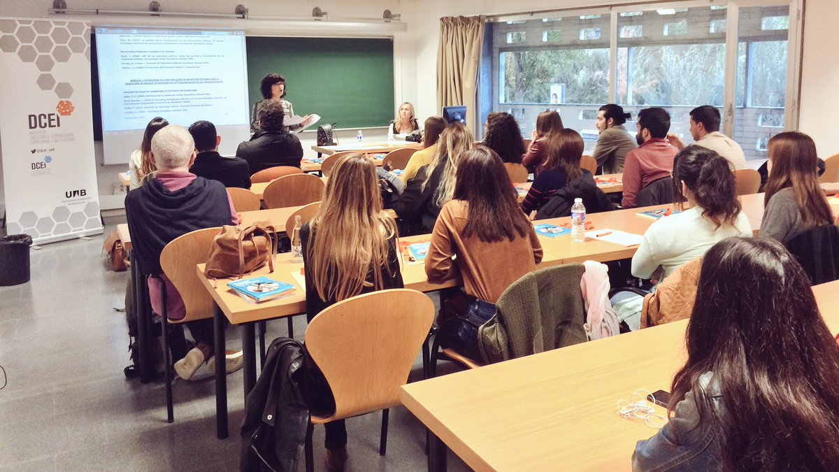DCEI_UAB's tweet photo. Sigue la sesión #inaugural del #MasterDCEI de la #Universidad Autónoma de #Barcelona #welcome https://t.co/WzAkG1e1FT