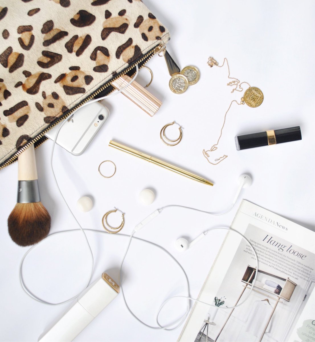 Ready for the weekend...!! Our chic #goldpen is always one of our must have items in our bag! 
Available on skandidesign.com.