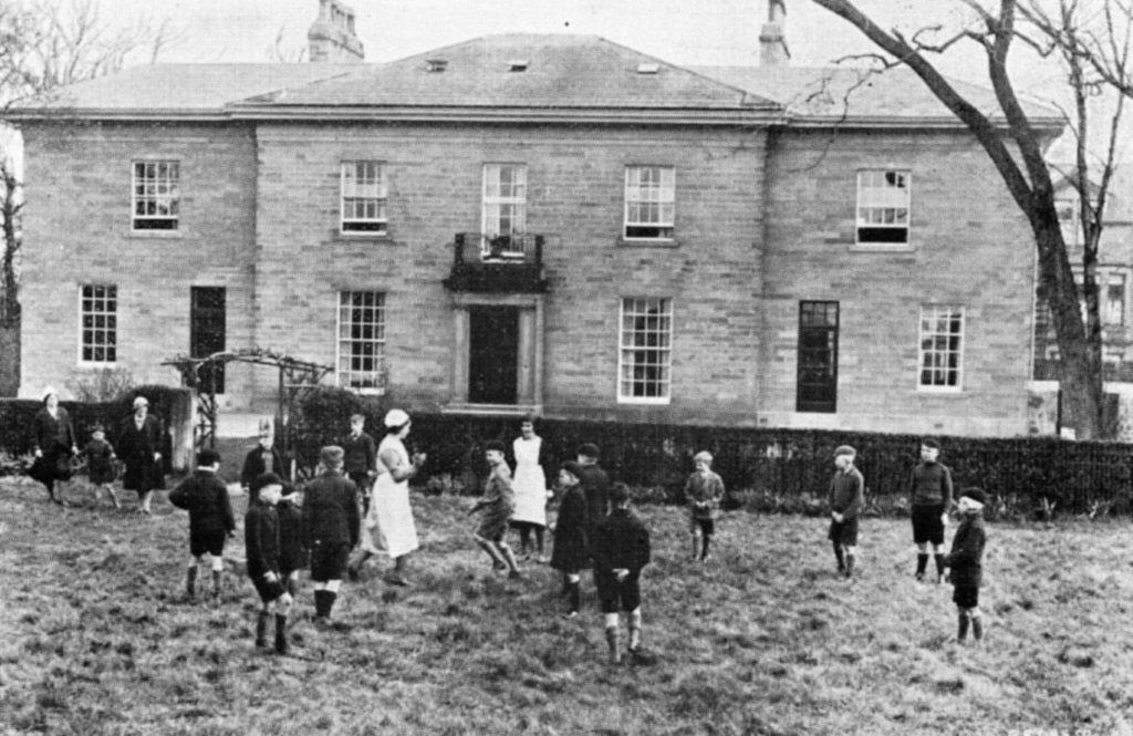 Bradford Teaching Hospitals NHS FT (@bthft) on Twitter photo We've rewound to 1920 this week & a fab pic of youngsters at Bradford Children's Convalescent Home in Morecambe. #ThrowbackThursday <a href="/BTHFT/">Bradford Teaching Hospitals NHS FT</a> We've rewound to 1920 this week & a fab pic of youngsters at Bradford Children's Convalescent Home in Morecambe. #ThrowbackThursday <a href="/BTHFT/">Bradford Teaching Hospitals NHS FT</a>