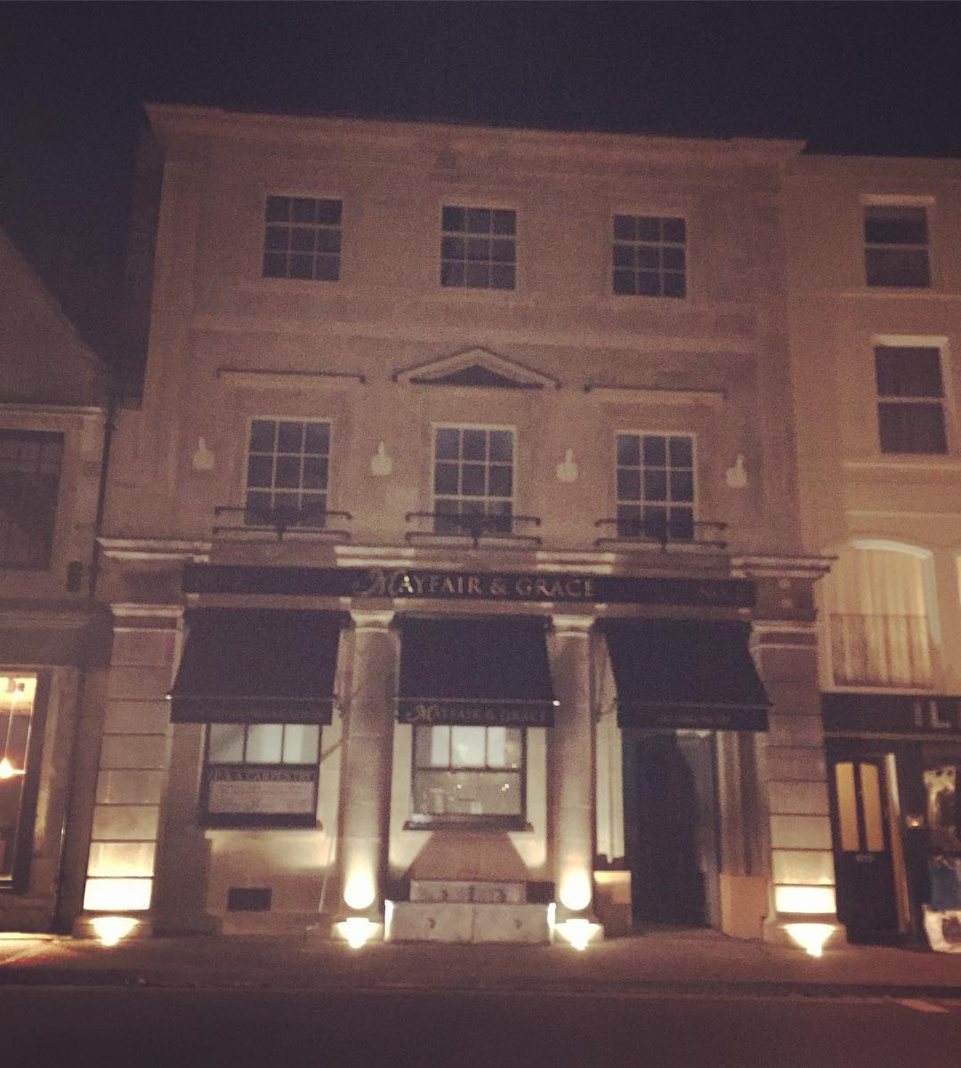 OVERIDER's tweet photo. Bank Raises Interest Rates in Tetbury !
Looking Good Mayfair & Grace.
#Tetbury #Cirencester #Cotswolds #Stroud https://t.co/IvlbQ10fJ4