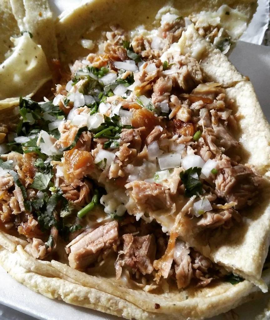 Machinnneee's tweet photo. Y hoy, pizza de carnitas jaja #pizzaAzteca https://t.co/zc3FNSqAIT https://t.co/pRNiIfCZoi