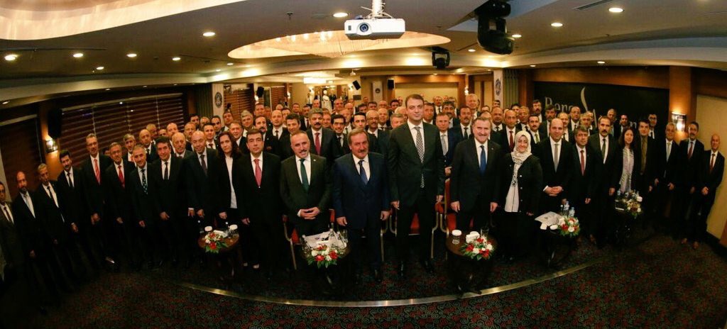 metinylmaz56's tweet photo. Bakanımız Sayın Dr. Osman Aşkın Bak'ın teşrif ettikleri KYK İl Müdürleri istişare ve değerlendirme toplantımız aile fotografıyla sona erdi. https://t.co/E7QI9iABTG