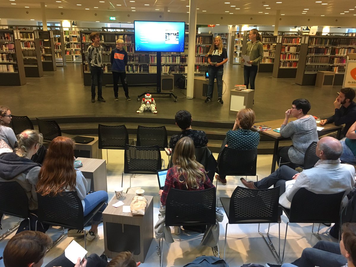 AnRieTweet's tweet photo. Vandaag presentatiedag van een 2VWO-groep én MBO-verzorgenden-groep. Toppie-toppie zoals Robin de robot zei. @bieb024 #robothackathon #trots https://t.co/IVaym1BNvW