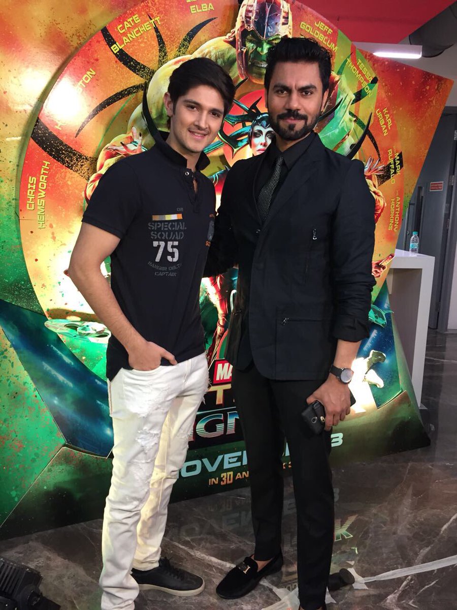 rohan4747's tweet photo. At the special screening for Thor..with Thor! Congratulations @gauravchopraa !😇 #thorragnarok #thorhindi #thevoiceofthor https://t.co/dydTKi2Tr7
