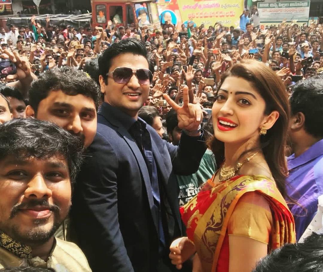 madcrewofficial's tweet photo. Gorgeous !
#Pranitha_Subhash ❤️
At the inauguration of a family shopping mall in nandyal today ✨ https://t.co/Q2UwSLQZbe
