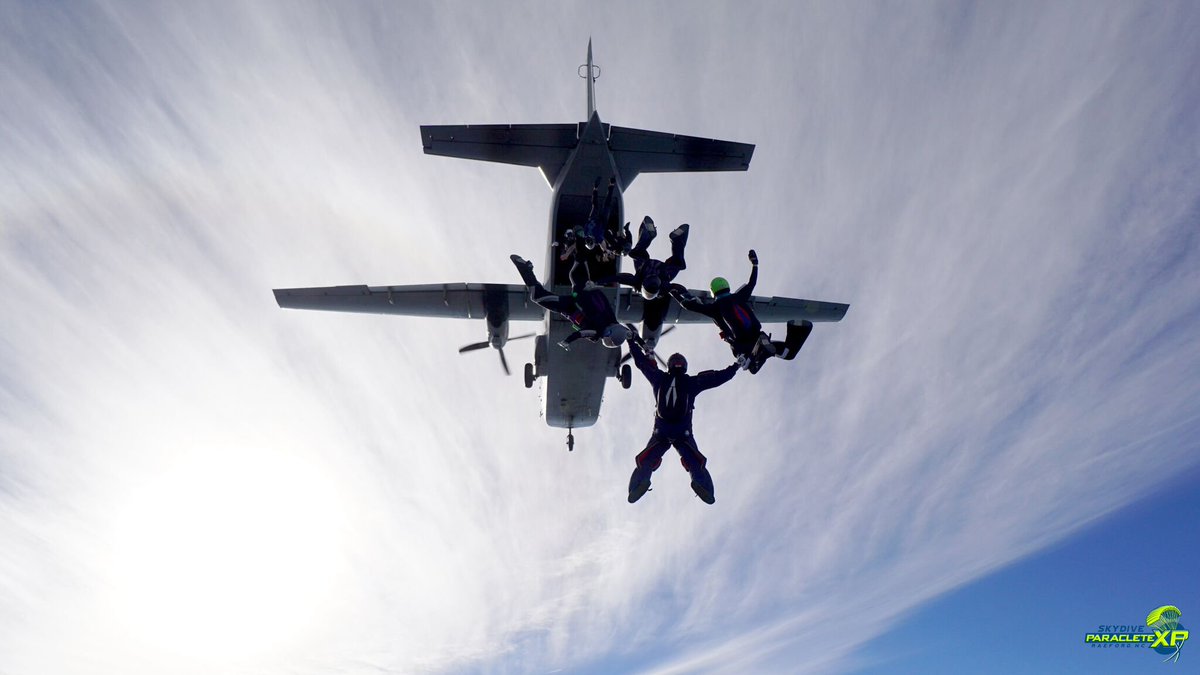 ParacleteXP's tweet photo. Every day is funday at XP! #skydiving #casa #adventure #flyXP https://t.co/TrWXVjRfAR