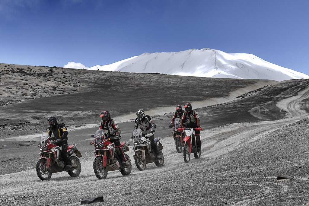 HondaMotoCA's tweet photo. DYK the Africa Twin has reached new heights by breaking the record for the highest altitude reached by a twin-cylinder motorcycle?
#Honda https://t.co/Nr2hZNGdOQ